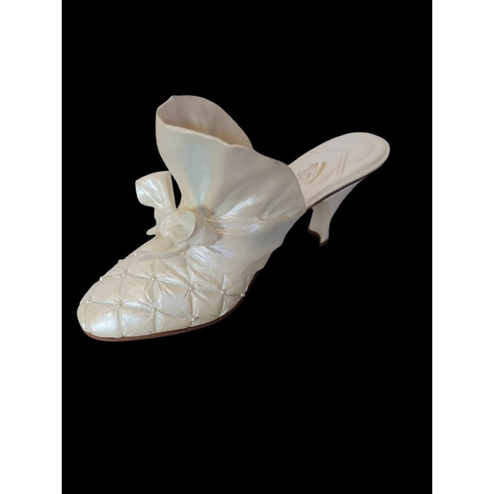 Just The Right Shoe 25099‎ Venus In Pearls Miniature Resin Shoe by Raine 1999